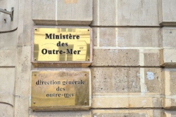ANALYSE. Après la chute du gouvernement Bayrou, un processus calédonien suspendu ?