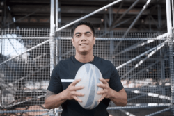 Du ballon ovale aux projecteurs, Tamatoa veut briller à Mister Tahiti