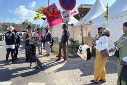 "Bloquons tout" à Mayotte : une dizaine de manifestants rassemblés place de la République