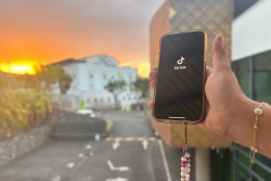 Tik Tok bientôt interdit aux moins de 15 ans ? Mission impossible pour certains jeunes Réunionnais