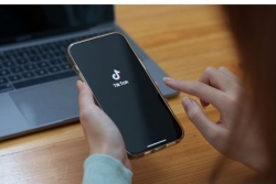 Un "océan de contenus néfastes", un rapport parlementaire préconise d’interdire TikTok au moins de 15 ans