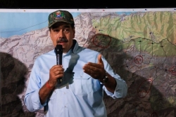 Venezuela USA : Nicolas Maduro appelle les réservistes, les miliciens et les jeunes aux casernes "pour apprendre à tirer"