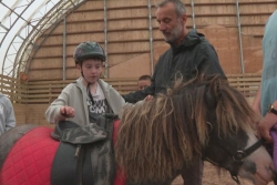Le club d'équitation de Saint-Pierre présente son nouveau moniteur à l'occasion de ses portes ouvertes