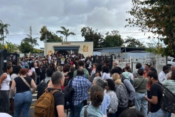 Bras-Panon : débrayage des professeurs devant les grilles du lycée Paul Moreau