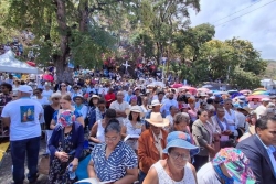 Fête de la Salette : l’évêque de La Réunion célèbre la messe devant des milliers de fidèles à Saint-Leu