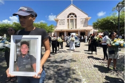 EN IMAGES. Obsèques d’Enzo Nathou à Saint-François : "J’ai du mal à croire que je ne vais plus revoir mon fils"