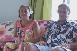 VIDÉO. Maladie d'Alzheimer : le dévouement sans faille de Turia au chevet de son mari, 3 000 Polynésiens concernés 