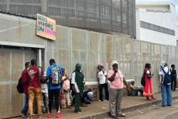 "Je me réveille à 3h pour venir en cours, ils commencent parfois à 14h", les élèves dénoncent l'organisation au lycée de Sada