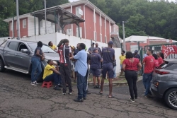 Pas de distribution de courrier dans le sud : mobilisation des postiers au centre de tri du Marin