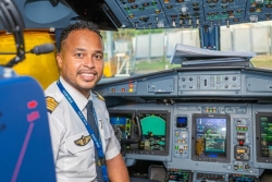 Fernand Keisler devient le premier commandant de bord mahorais d’Ewa Air