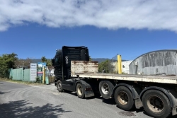 Grève des transporteurs : le blocage des cimenteries continue, "les entreprises réunionnaises subissent"