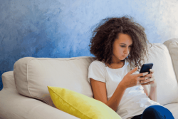 Près d'un enfant sur deux est sur les réseaux sociaux avant 13 ans, selon une étude de l'ARCOM