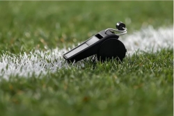 Agression d’un arbitre de foot en Guadeloupe : les hommes en noir déposent leur sifflet ce week-end