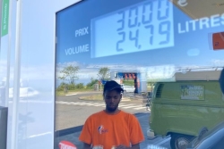 Les automobilistes réunionnais résignés face à une probable augmentation des prix au litre des carburants