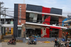 Aux Philippines, le bilan d'un violent séisme porté à 69 morts, les blessés affluent