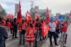 "Ce serait bien d’ouvrir les vannes, car nous, on voudrait aussi être chez nous" : les agents pénitentiaires ultramarins dans les rues à Paris, alertent sur leur situation