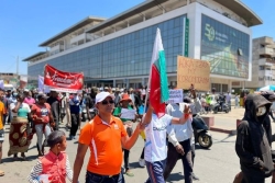 Crise politique et sociale à Madagascar : les partisans du président Andry Rajoelina se font entendre dans les rues d'Antananarivo
