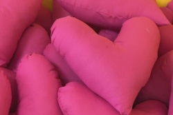 En Guadeloupe, des coussins en forme de cœur pour soulager les femmes opérées d'un cancer du sein