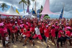 Voile traditionnelle et cancer du sein : à Sainte-Anne, les femmes prennent le large pour Octobre Rose