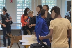 EN IMAGES. "Pas d’arme, pas de drogue, pas de violence !" : contrôle coup de poing dans des salles de classe d’un lycée de Lamentin, ce mardi