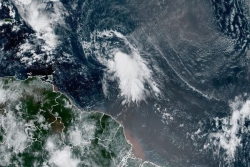 Tempête tropicale Jerry : le NHC place la Guadeloupe et les îles du nord en pré-alerte 