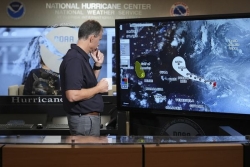 Le National Hurricane Center (NHC), le centre américain de surveillance des cyclones, demeure l’un des rares services fédéraux encore pleinement opérationnels aux États-Unis.