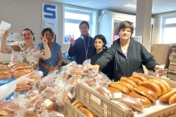 Des travailleurs handicapés et des collégiens mobilisés pour l’opération “Brioches” avec les bénévoles de Vivre ensemble
