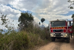 Un incendie toujours actif ce dimanche soir à Païta, prudence sur la RT1