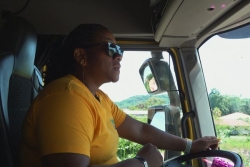 Journée du transport au féminin : Myriam Bondri une reine de la route au volant de son camion