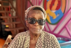 « J'ai vue ma petite fille à genoux, le canon sur la tête » : une grand-mère de 89 ans raconte l’horreur