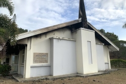 Incendie de l'église de la Coulée : trois jeunes hommes mis en examen, deux autres toujours recherchés