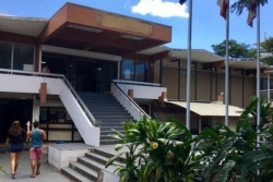 « Il voulait juste informer ses proches » : un homme poursuivi pour avoir filmé en plein procès à Papeete