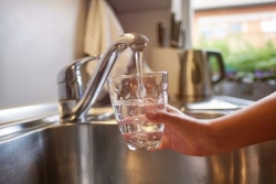Pollution bactériologique : l'eau est interdite de consommation dans deux secteurs de Basse-Terre