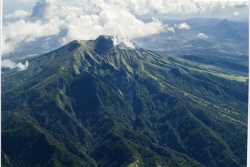 Prospection géothermique sur la montagne Pelée : un projet énergétique qui divise