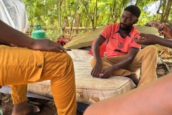 Après le démantèlement du camp de Tsoundzou 2, les migrants sont livrés à eux-mêmes près du village-relais de Coalia