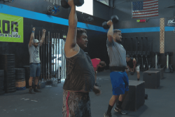 Le CrossFit, entre haltérophilie, gymnastique et endurance