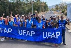 Le directeur de l’Administration pénitentiaire à La Réunion, les agents du centre de détention du Port manifestent
