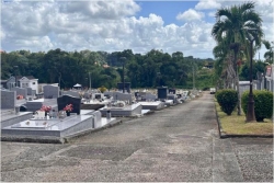 Les traditions s’effilochent dans les cimetières de Martinique avant la Toussaint