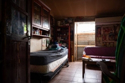 En Outre-mer, la cohabitation multigénérationnelle entraîne souvent une suroccupation des logements