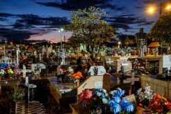 Toussaint en Guyane : une tradition en mutation face aux dynamiques sociales