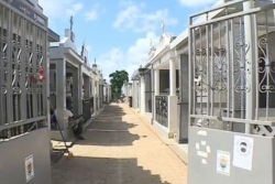 Tentative de braquage au cimetière des Abymes : la victime visée par plusieurs coups de feu est indemne