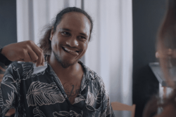 Ravahere Silloux, miss Tahiti 2023, joue la descente aux enfers dans le court métrage "No Ice"