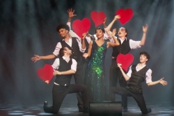 "Une voix fabuleuse", Shaïna Pronzola danse et chante Joséphine Baker au théâtre Bobino