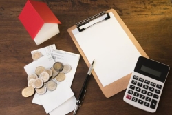 Autorisation de découvert bancaire : les règles changent en 2026… les usagers aux revenus modestes s’en inquiètent