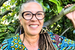 Amandine transforme la calebasse en bijoux de luxe à la Paris Fashion Week