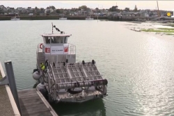 Bretagne : démonstration d’un bateau de collecte de sargasses très prometteur pour les Antilles
