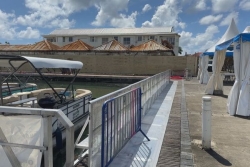 EN IMAGES. Malgré l'incendie, Saint-François prépare le village d’arrivée de La Boulangère Mini transat 