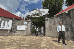 Deux lycéennes portent secours à un piéton blessé dans un accident à Basse-Terre