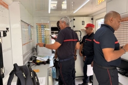 Pompiers français et surinamais simulent une opération commune pour mieux se coordonner
