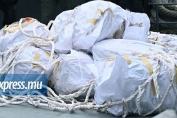 Île Maurice : le capitaine du pétrolier, transportant les 400 kg de cocaïne, a lancé l'alerte 